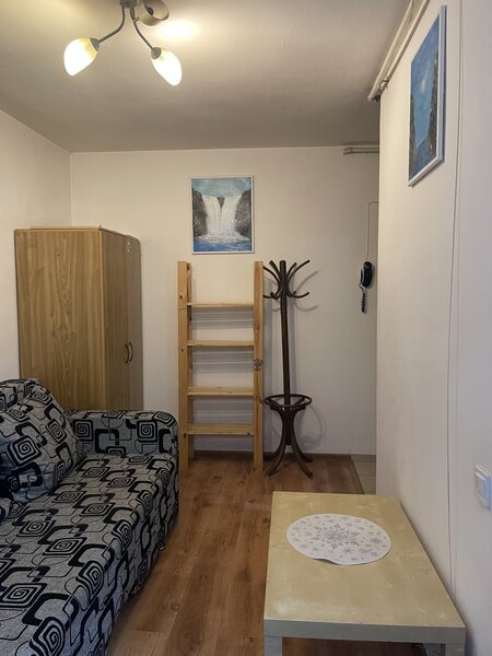 Unirii, Mall Vitan vis a vis, garsoniera proprietar.