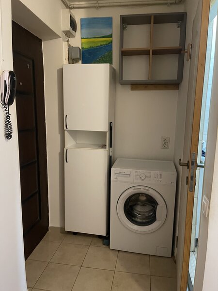 Unirii, Mall Vitan vis a vis, garsoniera proprietar.