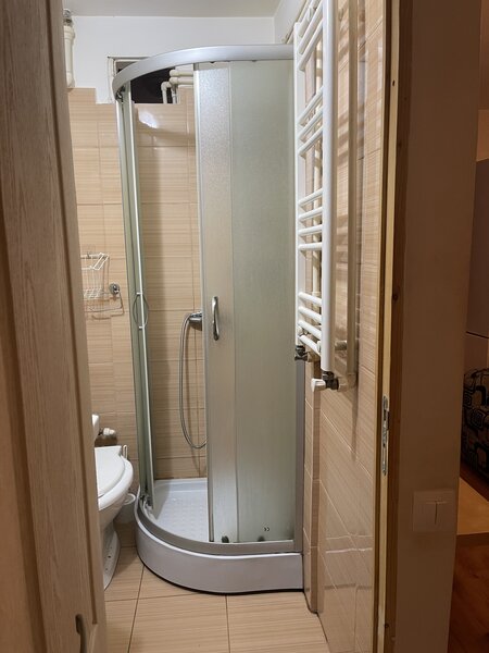 Unirii, Mall Vitan vis a vis, garsoniera proprietar.